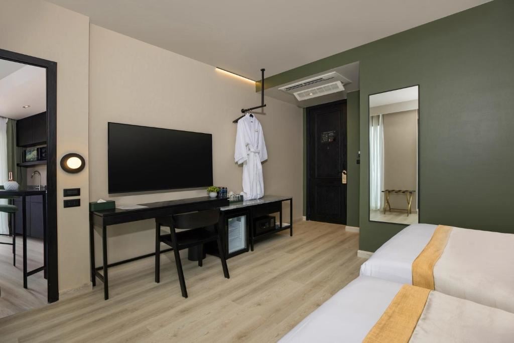 rooms-family-conexting-room