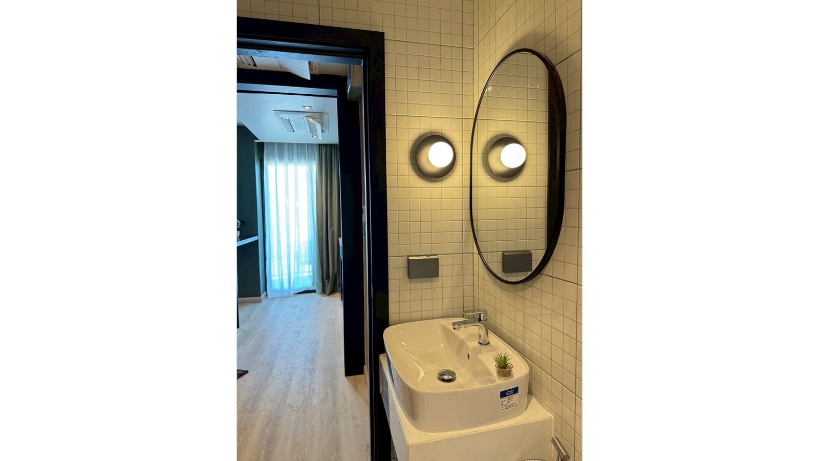 rooms-deluxe-suite-room