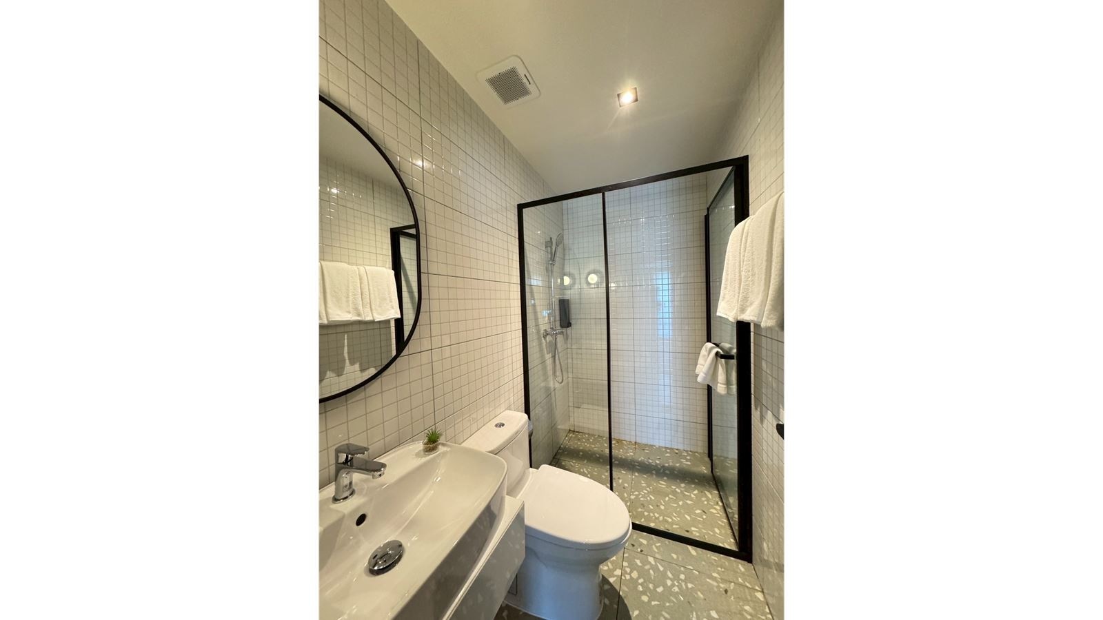 rooms-deluxe-suite-room