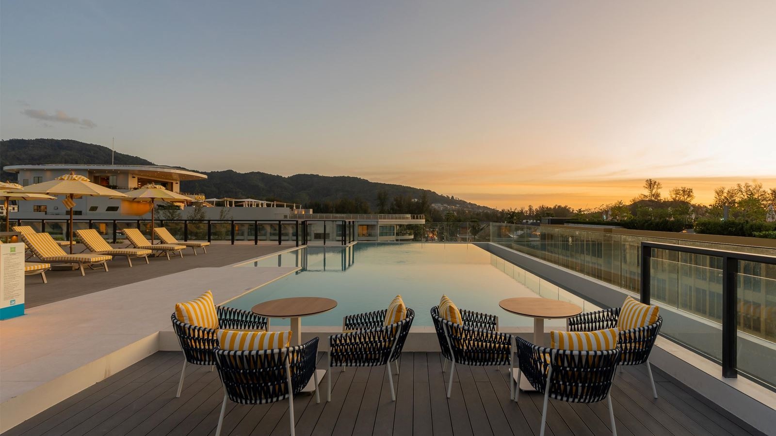 restaurants-sun-flyer-bar