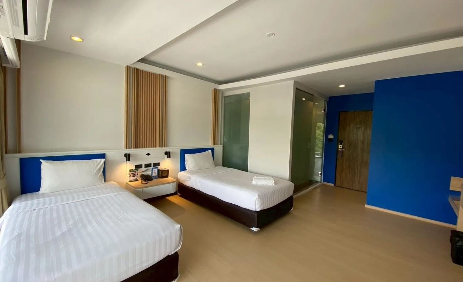 rooms-triple-deluxe-room