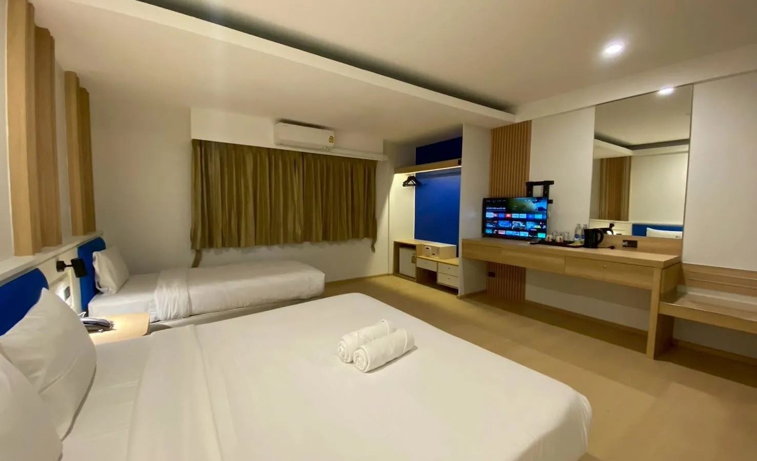 rooms-triple-deluxe-room