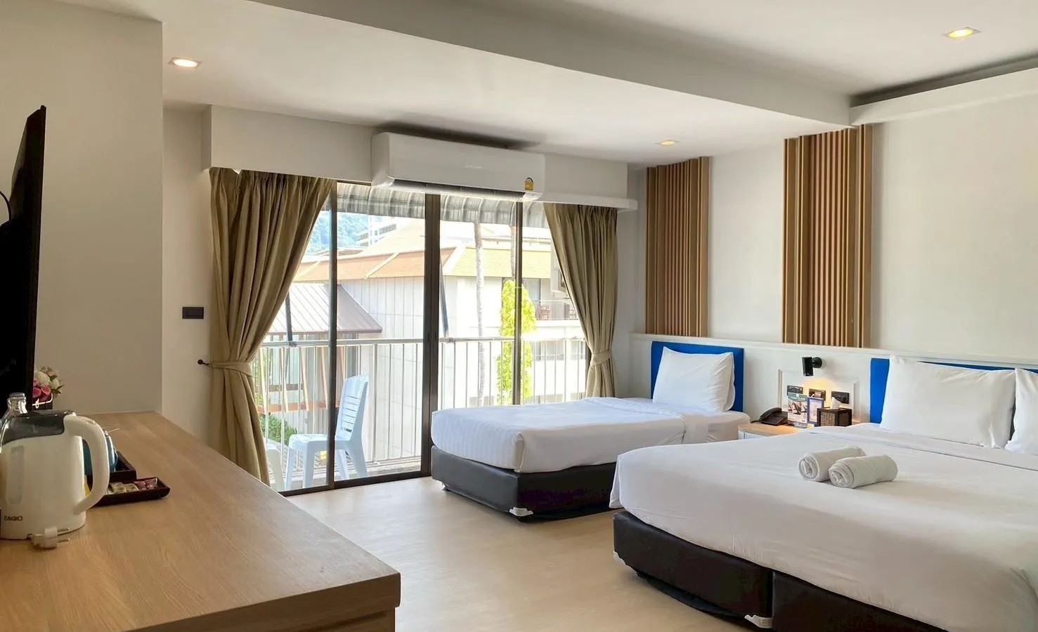 rooms-triple-deluxe-room