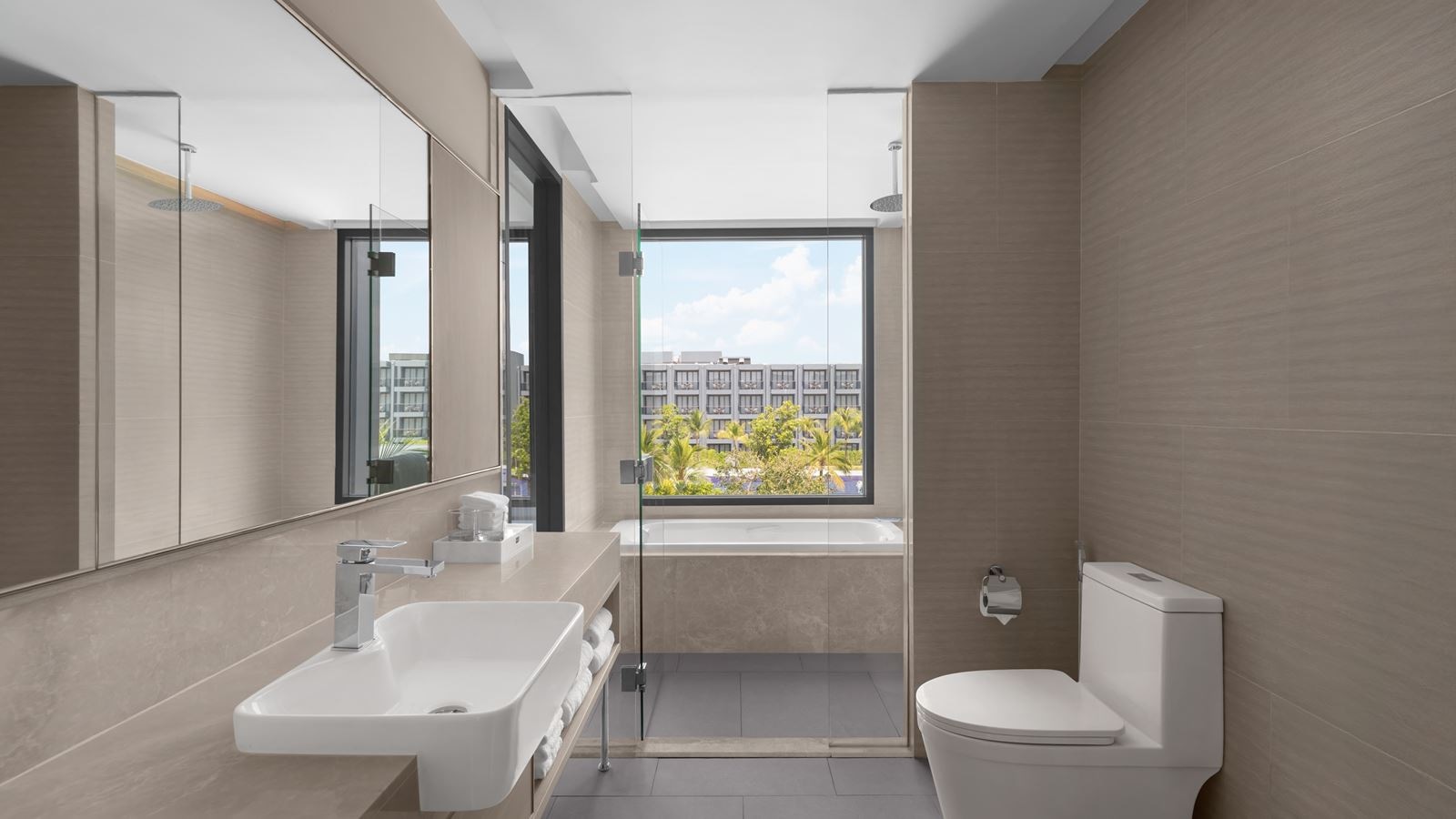 rooms-family-larger-guest-room-resort-view