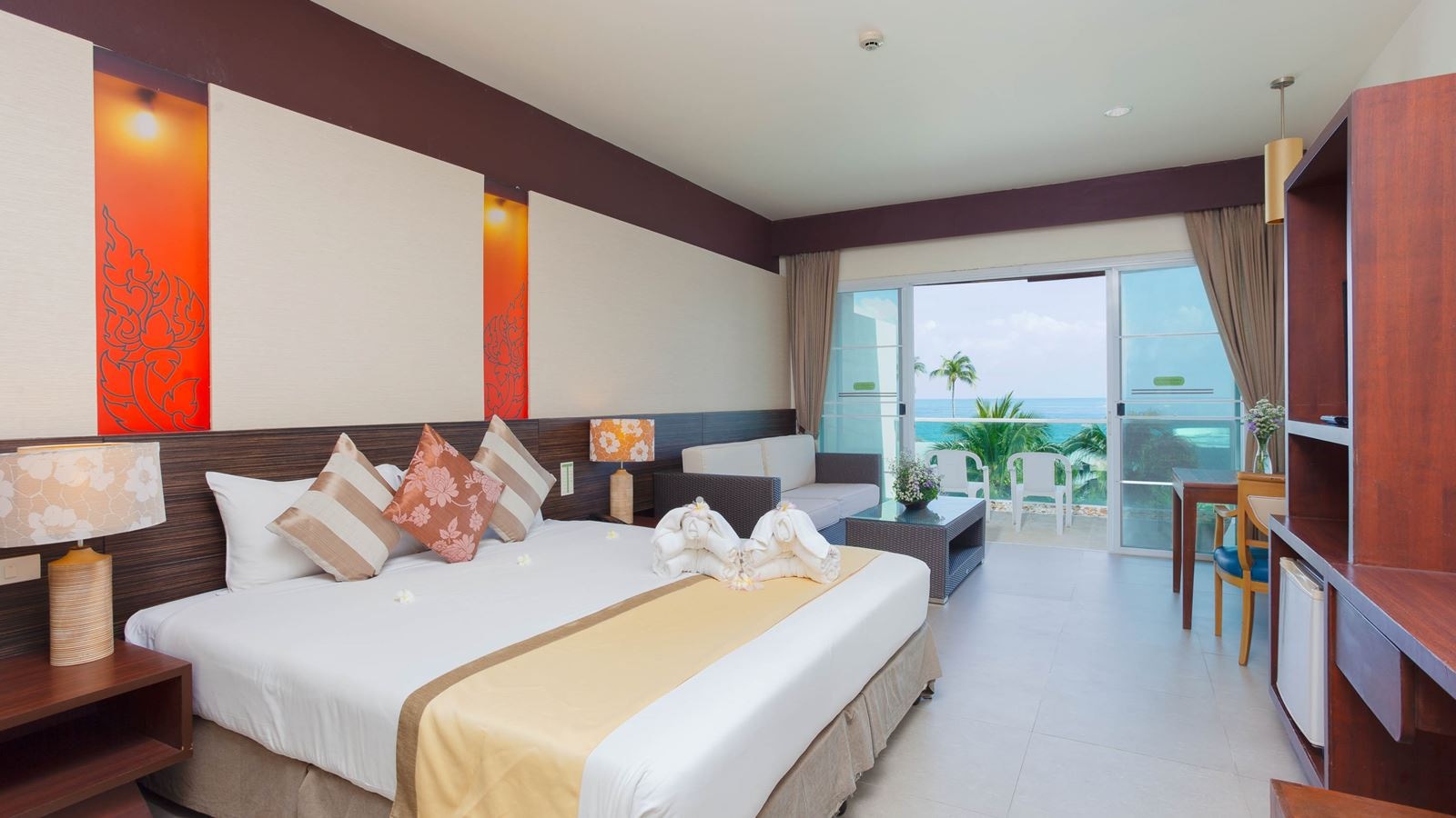 rooms-deluxe-balcony-partial-view