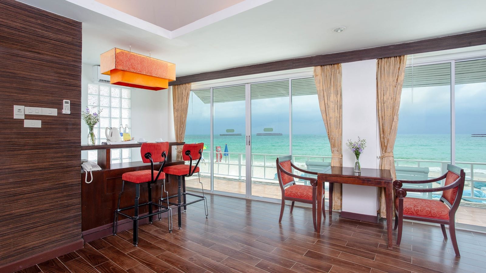 rooms-beachfront-deluxe