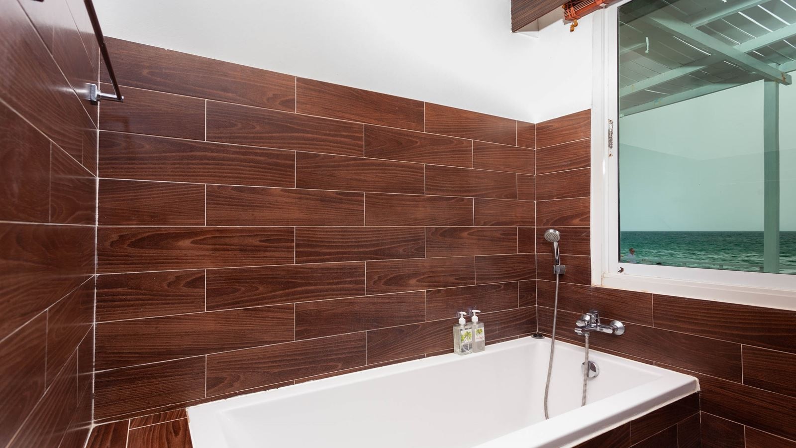 rooms-beachfront-deluxe