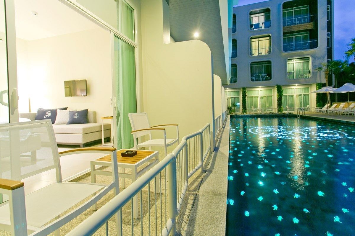 rooms-deluxe-pool-access