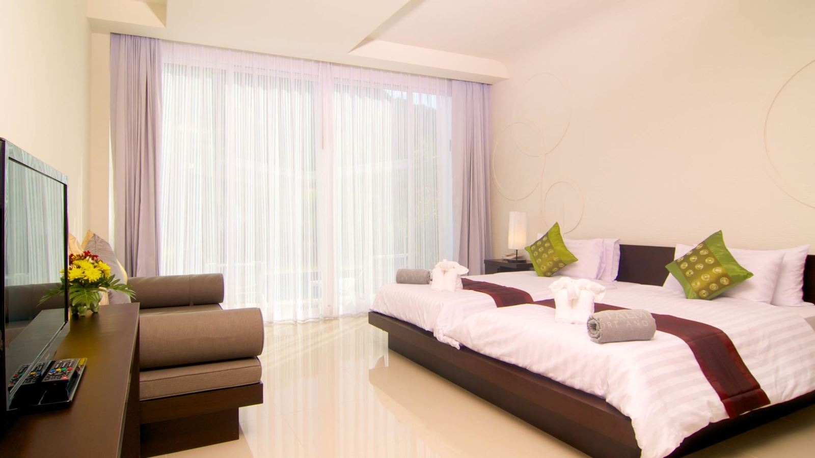 rooms-deluxe-pool-view