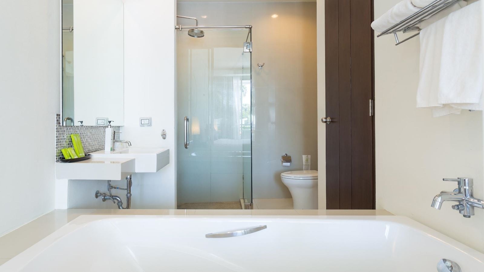 rooms-deluxe-pool-access