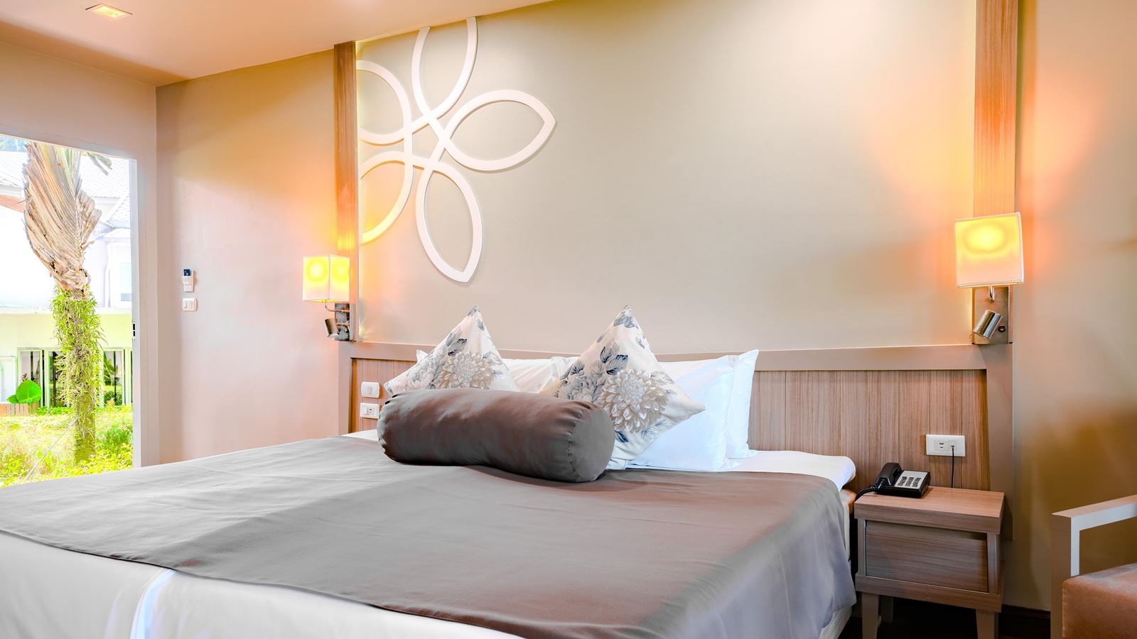 rooms-deluxe-bungalow