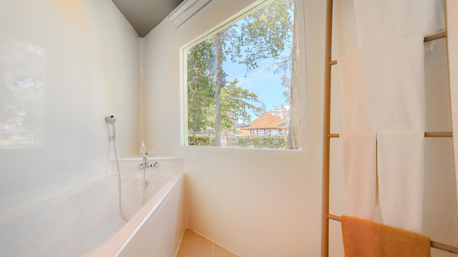 rooms-deluxe-bungalow