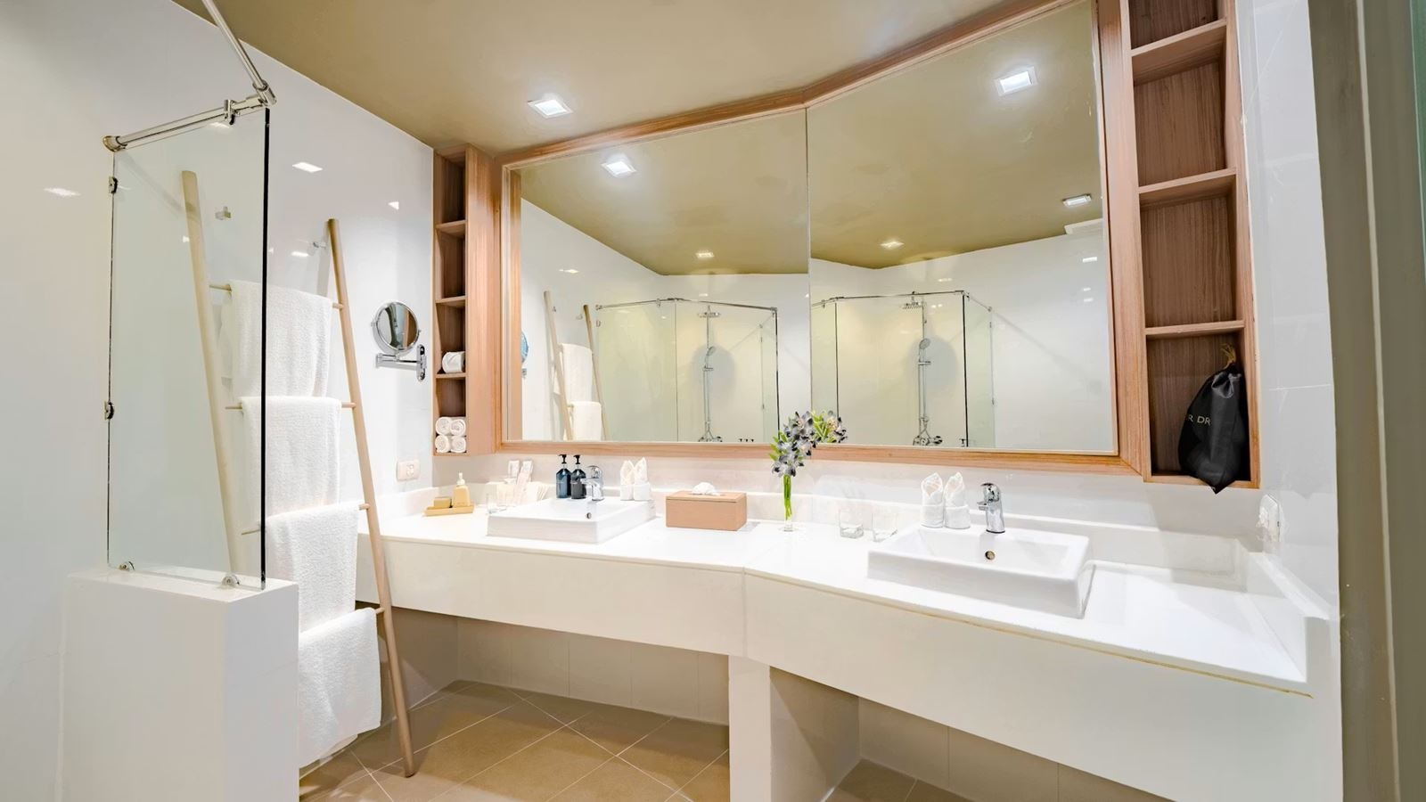 rooms-deluxe-two-bedroom