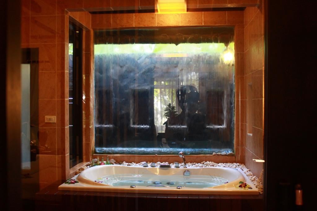 rooms-deluxe-jacuzzi-villa