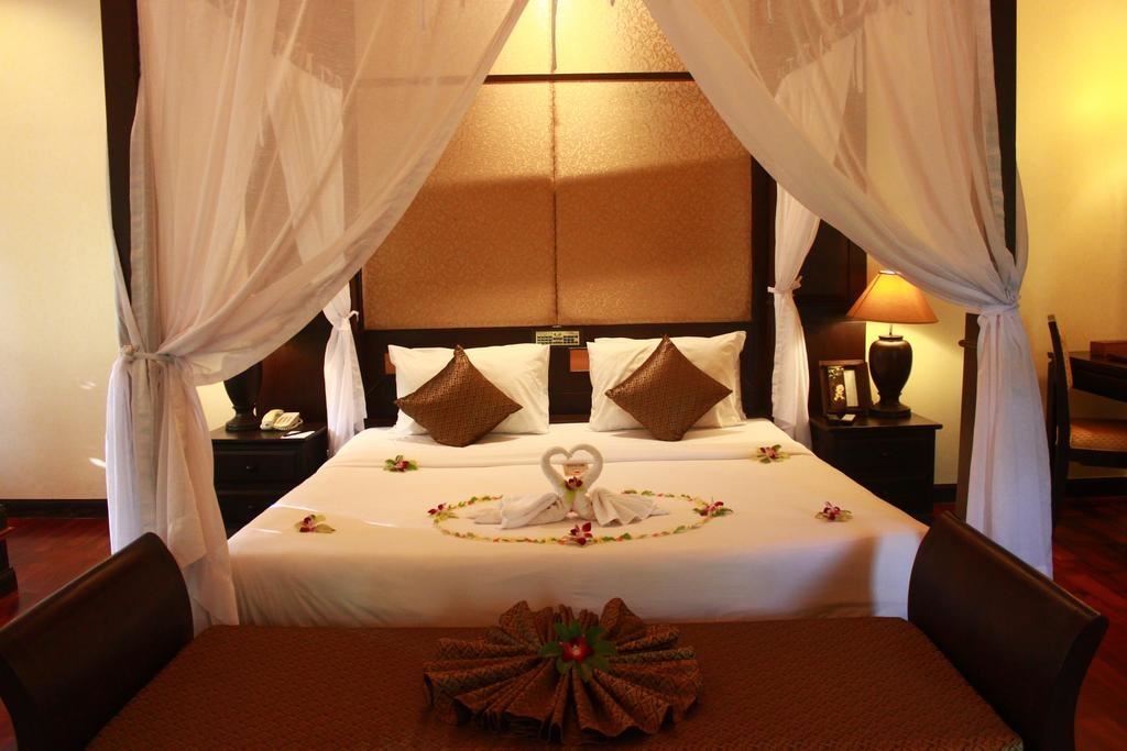 rooms-honeymoon-pool-garden-view