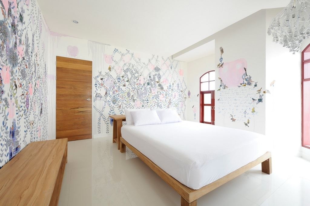 rooms-deluxe-room-with-window