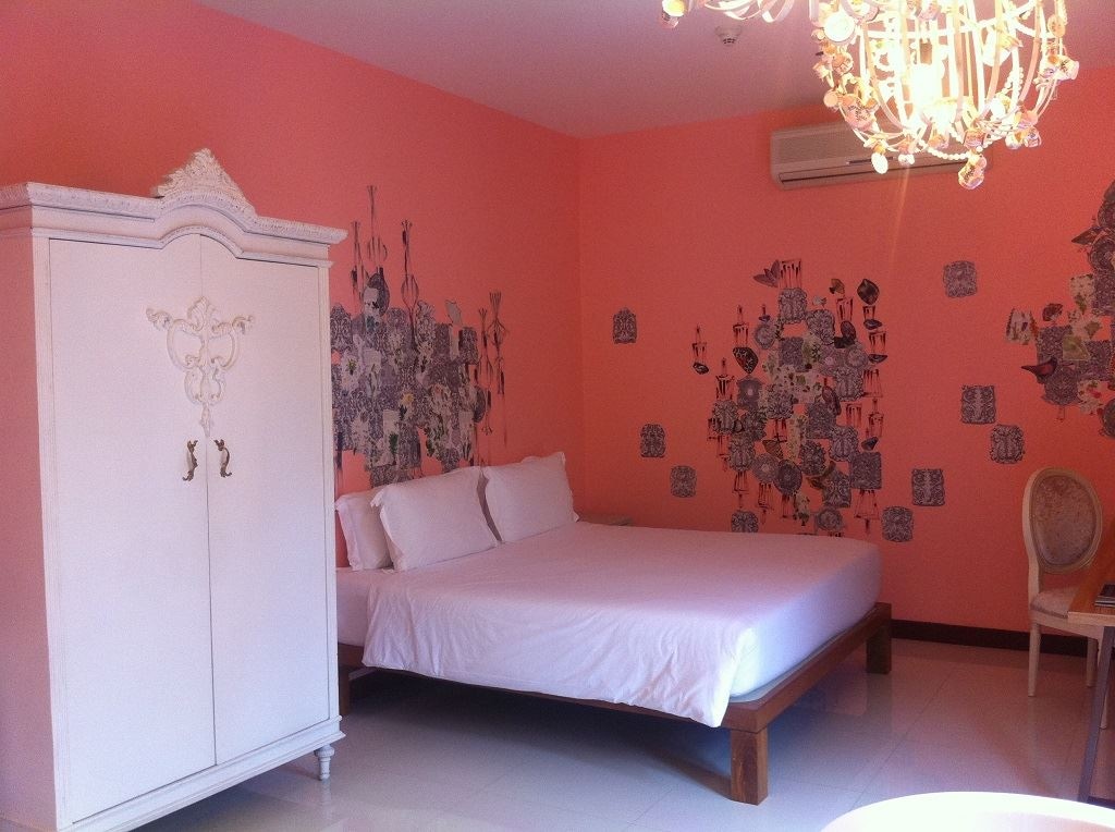 rooms-deluxe-room-with-window