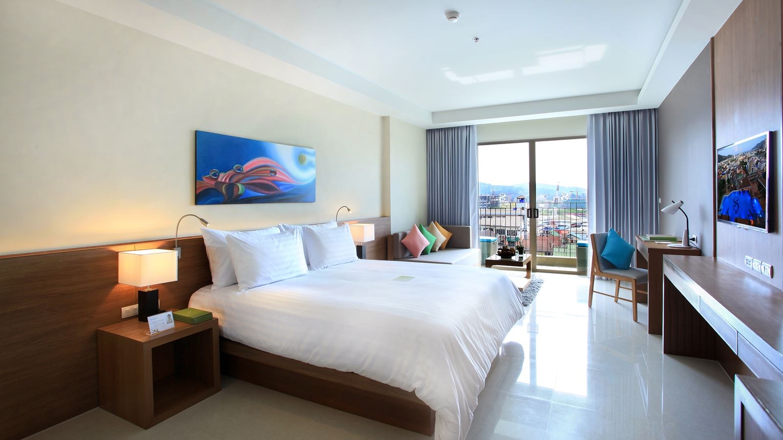 rooms-deluxe-city-view