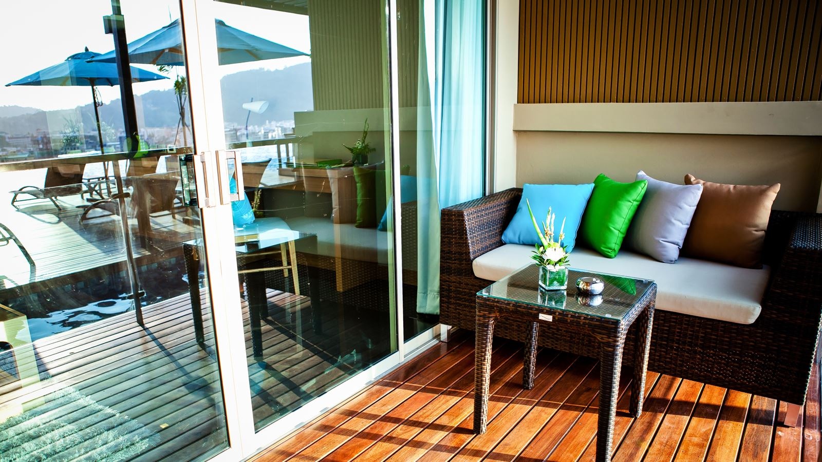 rooms-deluxe-pool-access