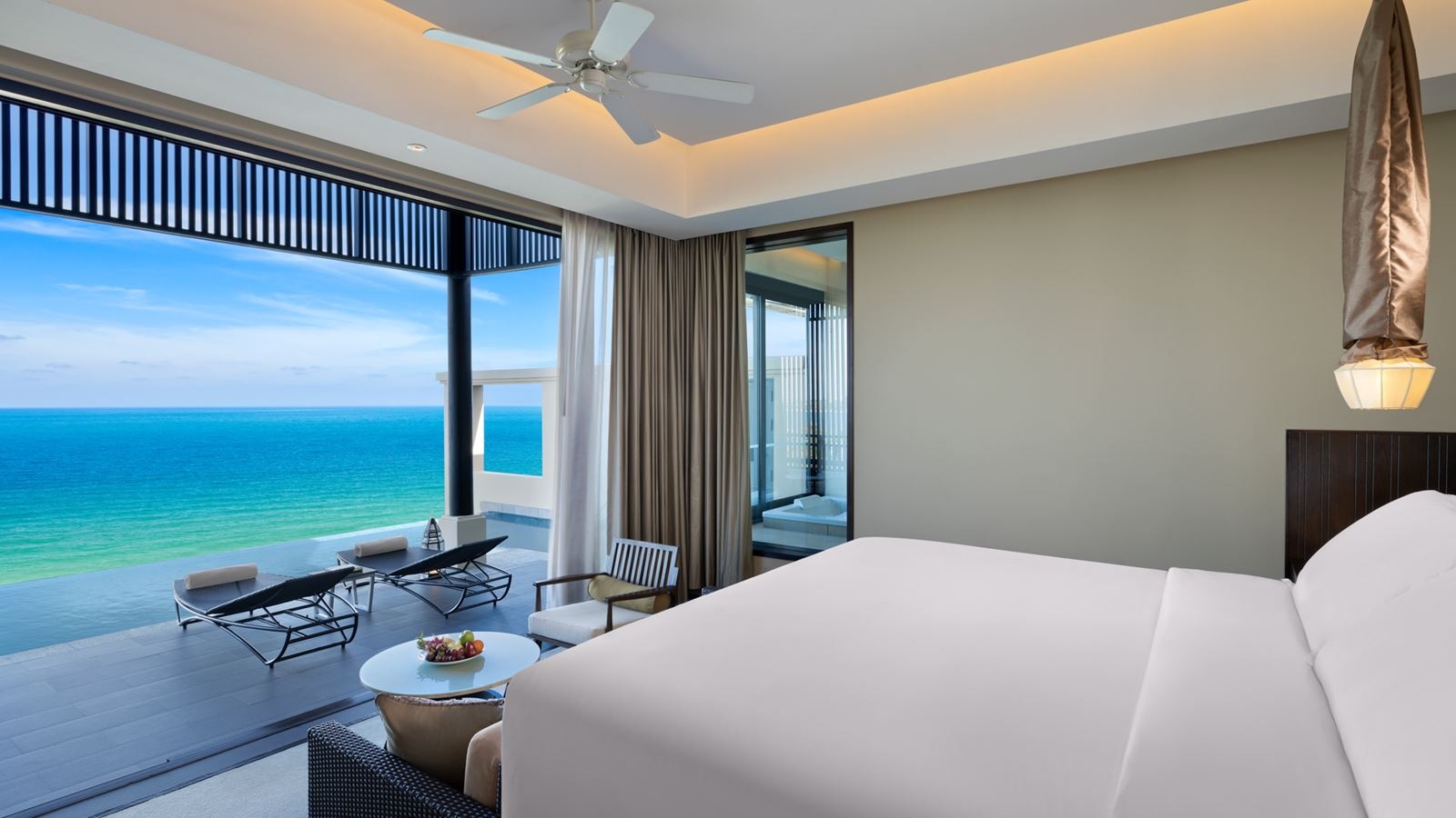 rooms-grand-ocean-view-pool-suite