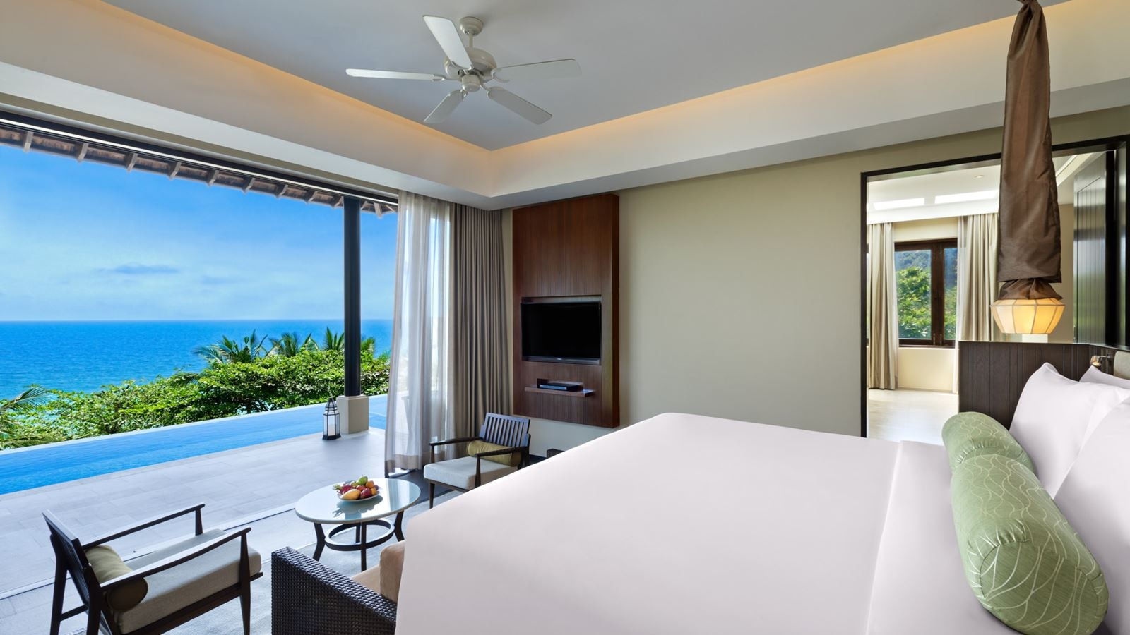 rooms-vana-belle-ocean-view-pool-suite