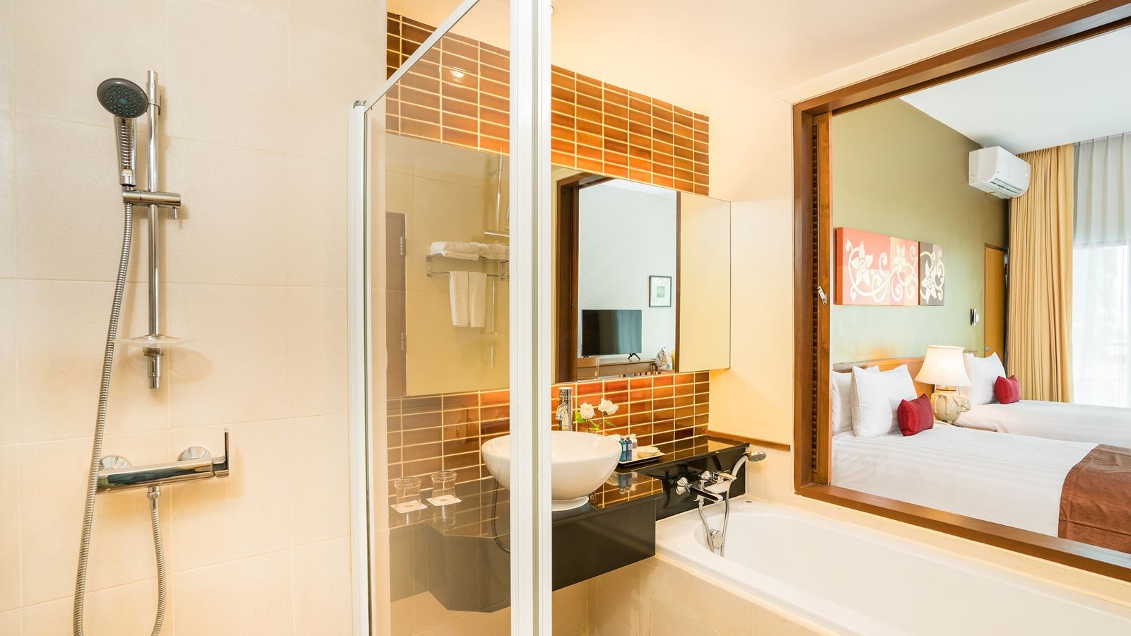 rooms-deluxe-pool-access-room