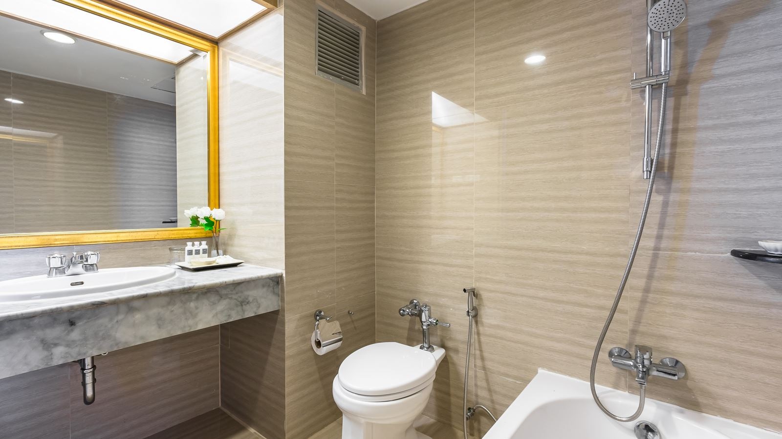 rooms-superior-family-room