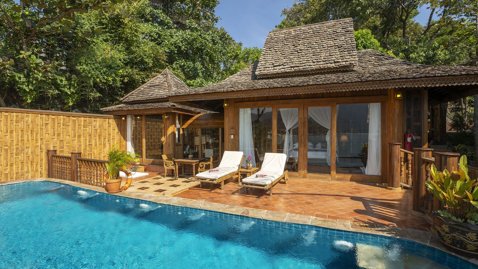 rooms-sea-view-pool-villa-plus