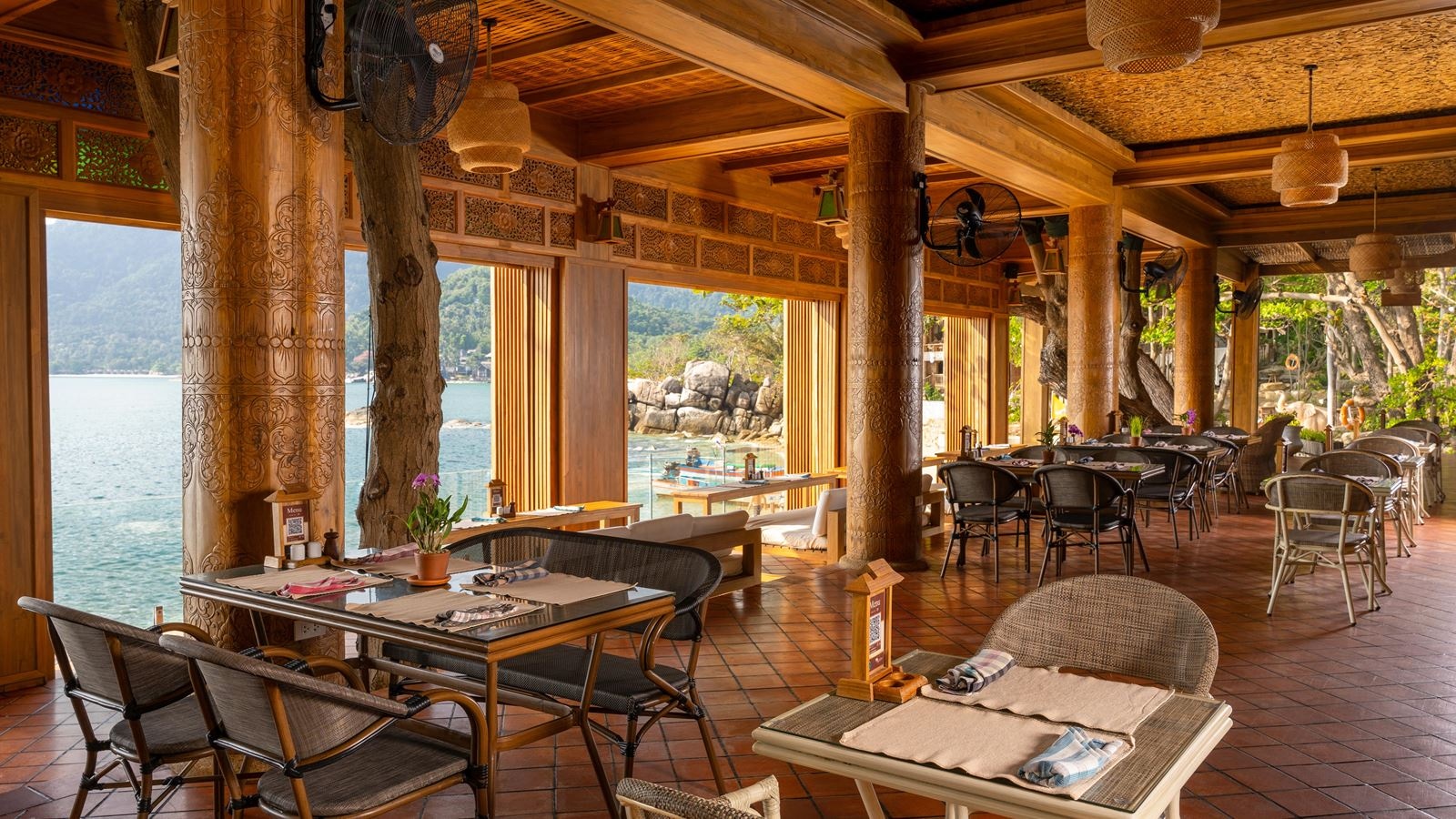 bars-by-the-sea-restaurant-and-bar