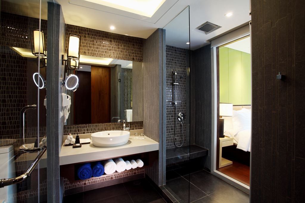 rooms-deluxe-pool-1st-child-sharing-bed