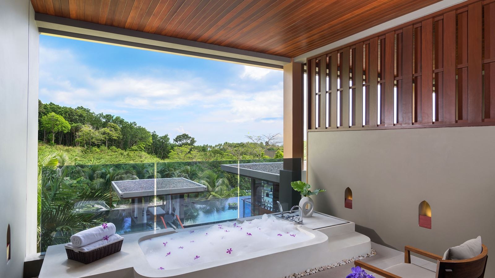 rooms-premier-room-whirlpool-bath-1-king-bed