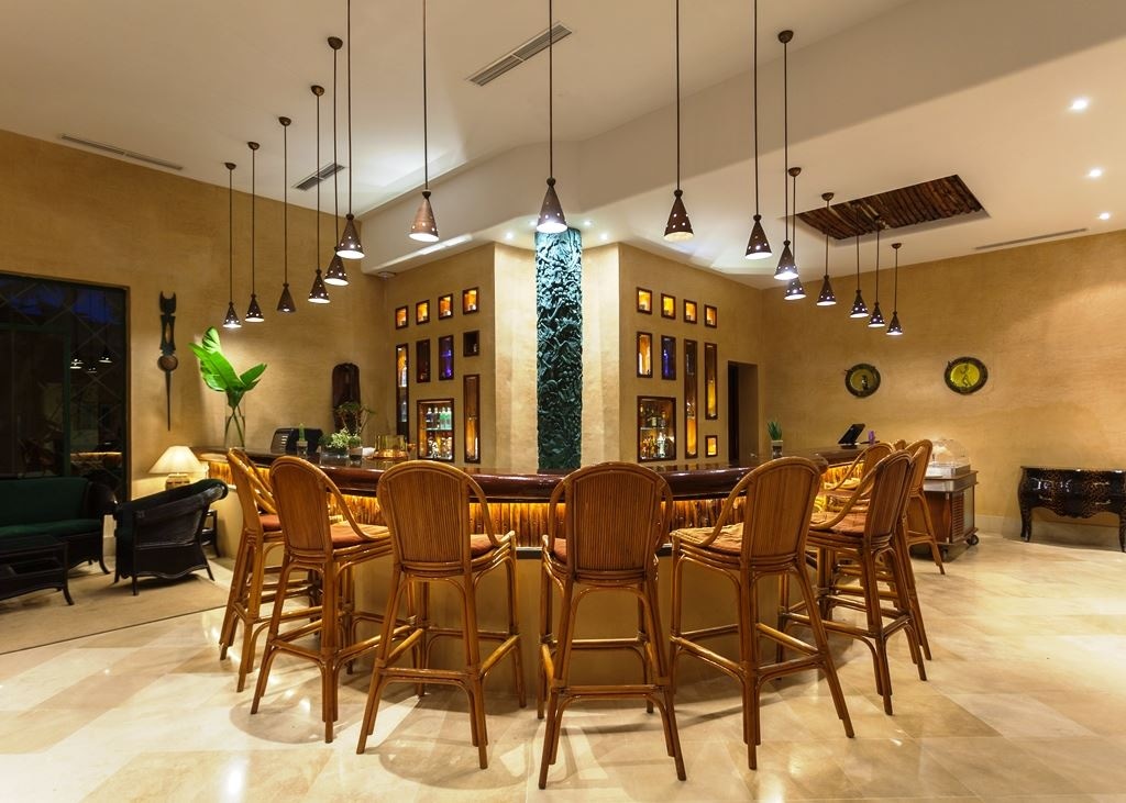 bars-le-zanzibar-lobby-bar-may--october-1000--0000--every-day