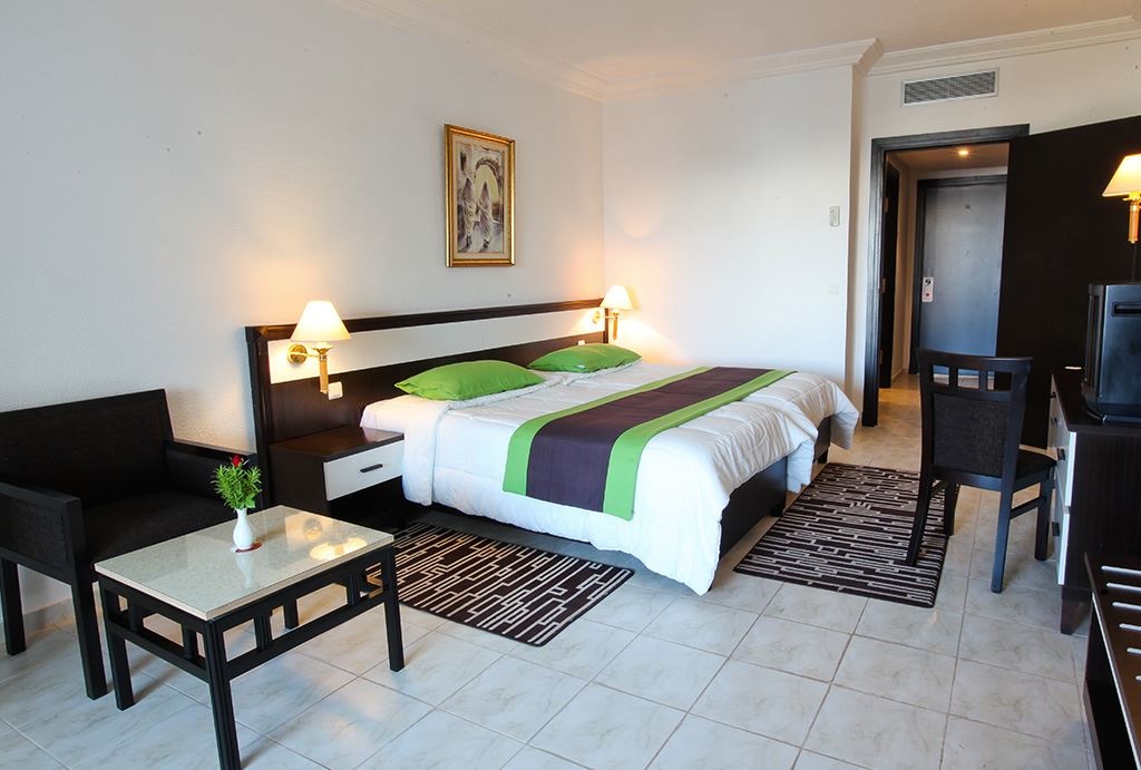 rooms-standard-mainbuilding-with-balcony-or-terrace