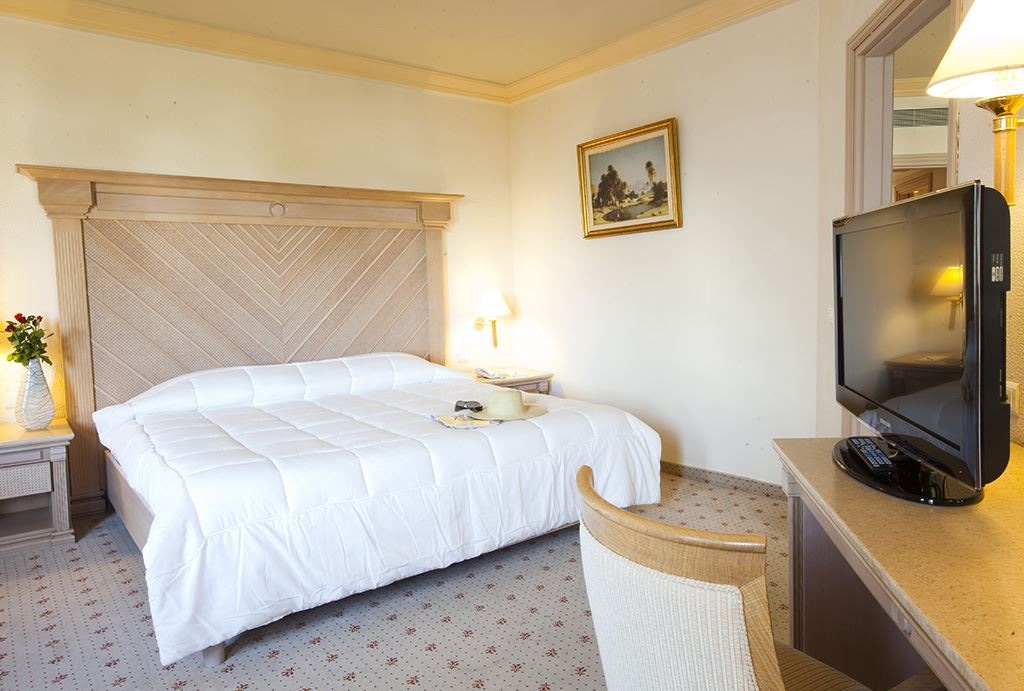 rooms-suite-junior-with-balcony-or-terrace