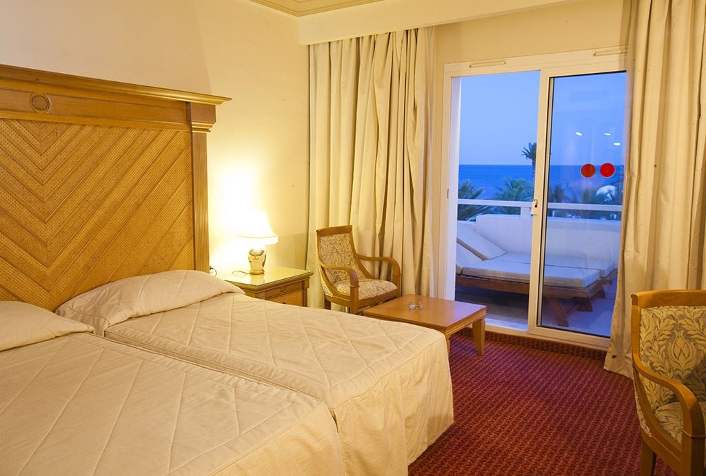 rooms-suite-junior-with-balcony-or-terrace