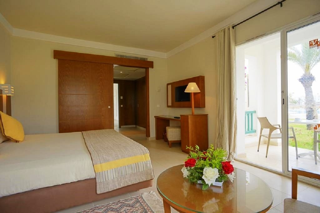 rooms-menzel-family-room