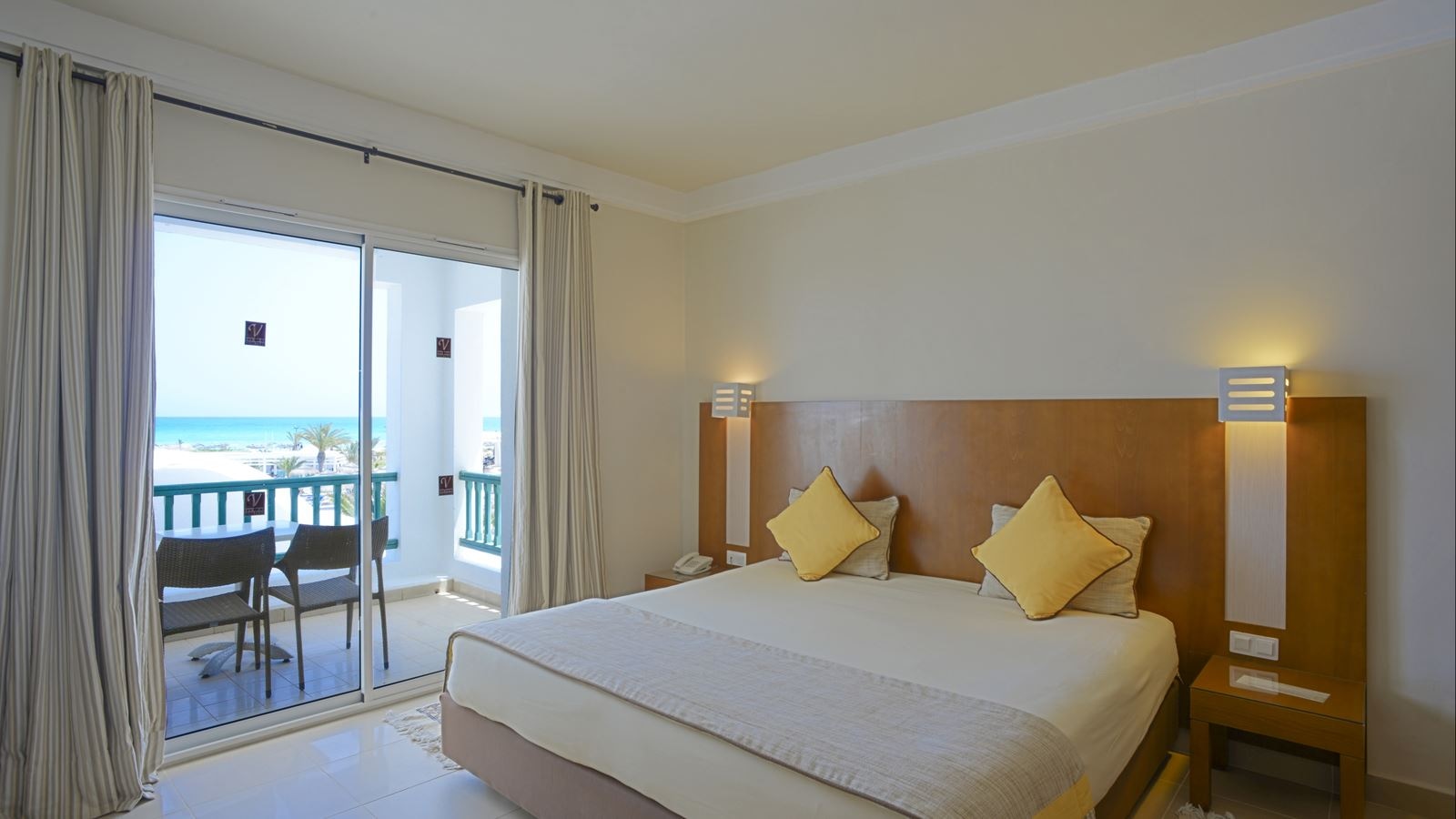 rooms-room-standard-seaview
