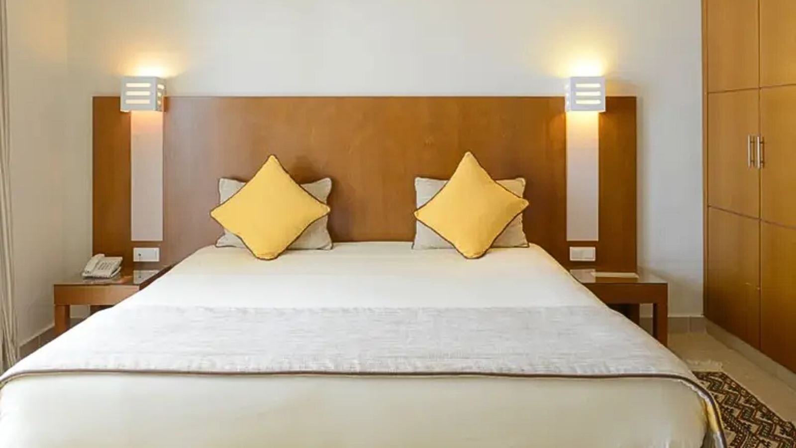 rooms-room-standard-mainbuilding