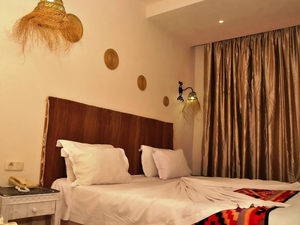 rooms-family-room-quadruple-garden-view