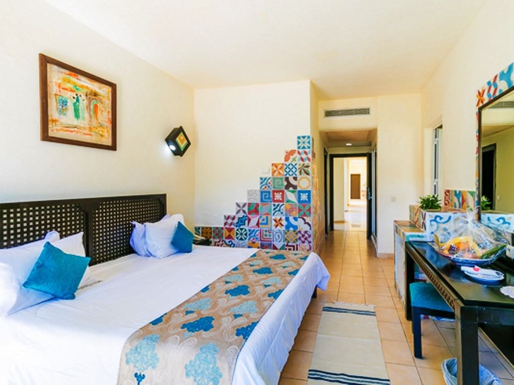 rooms-family-room-quadruple-garden-view