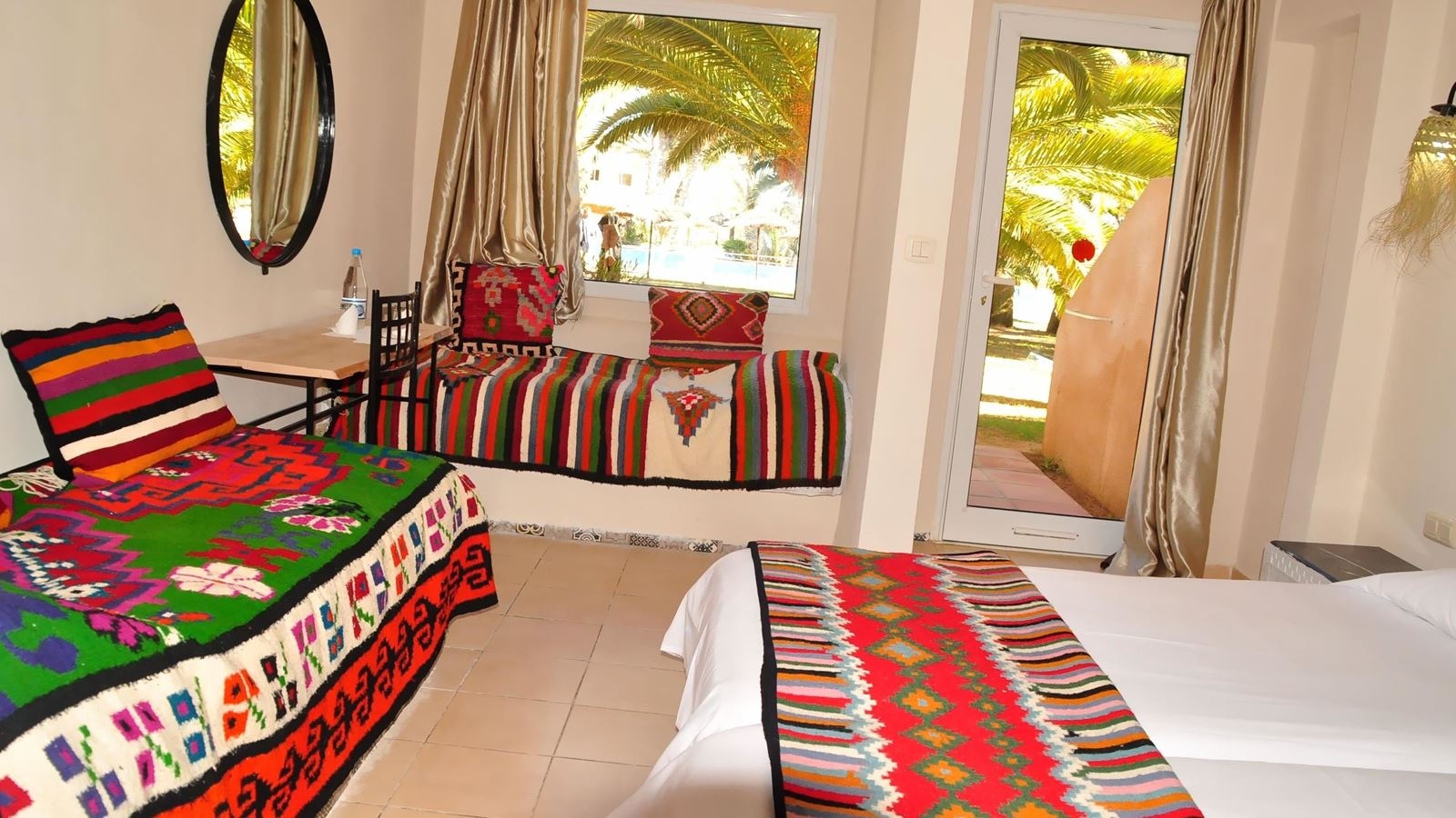 rooms-quadruple-room-pool-view