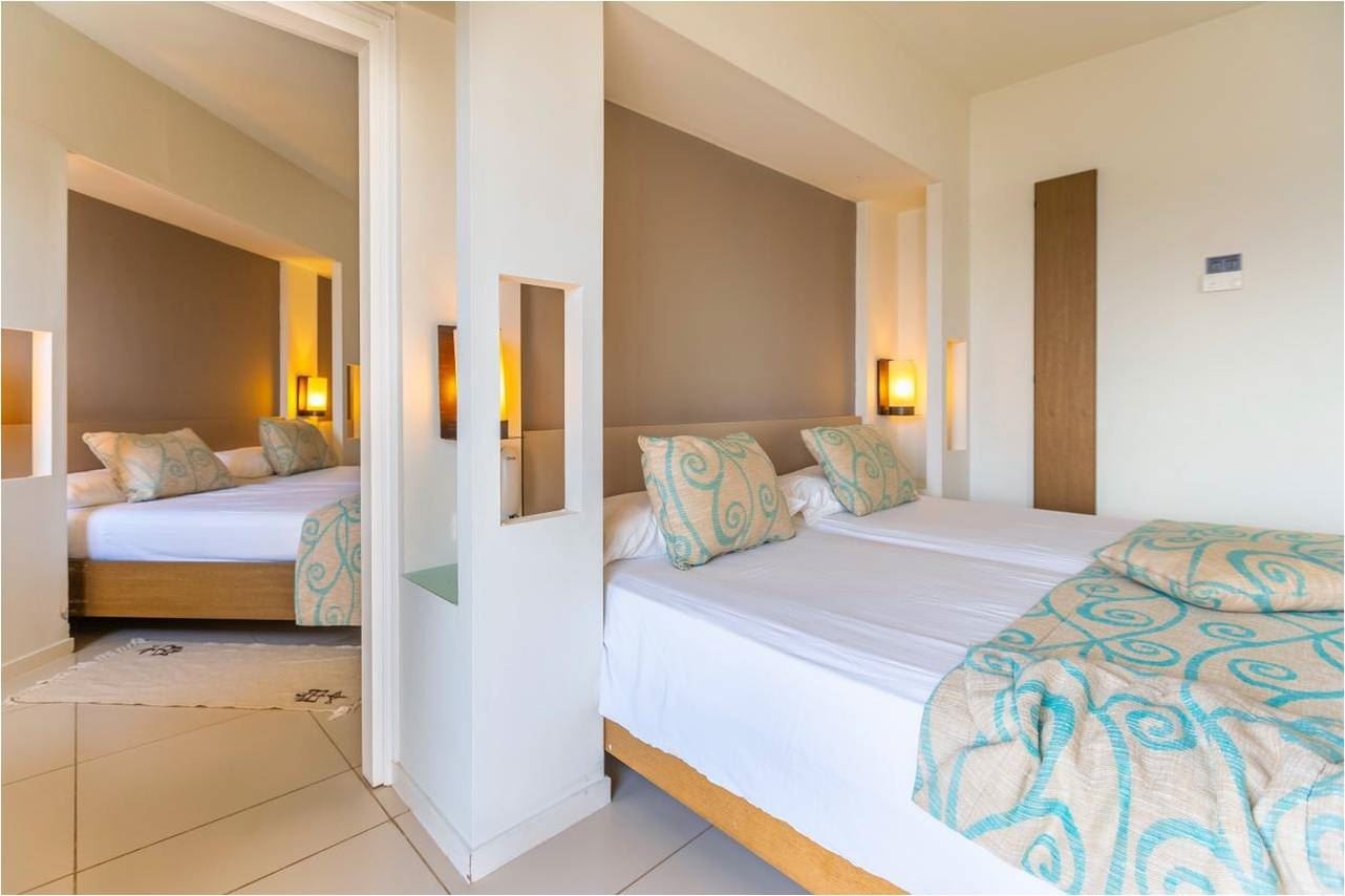 rooms-room-family-seaview