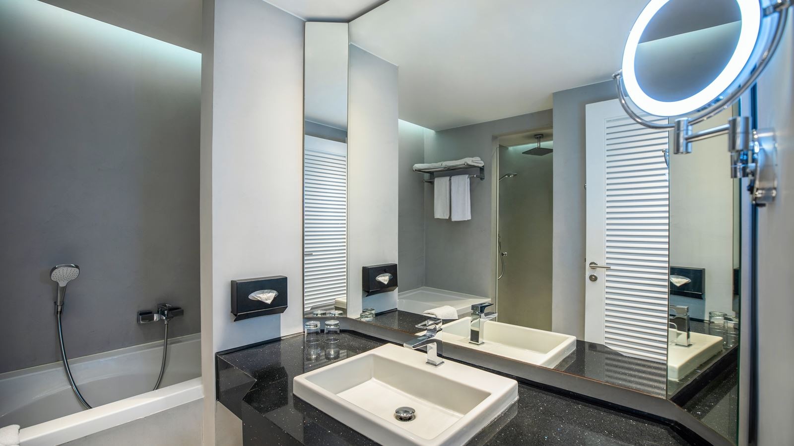 rooms-premium-room-lateral-sea-view-balcony