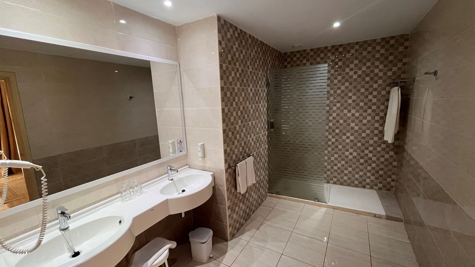 rooms-executive-room