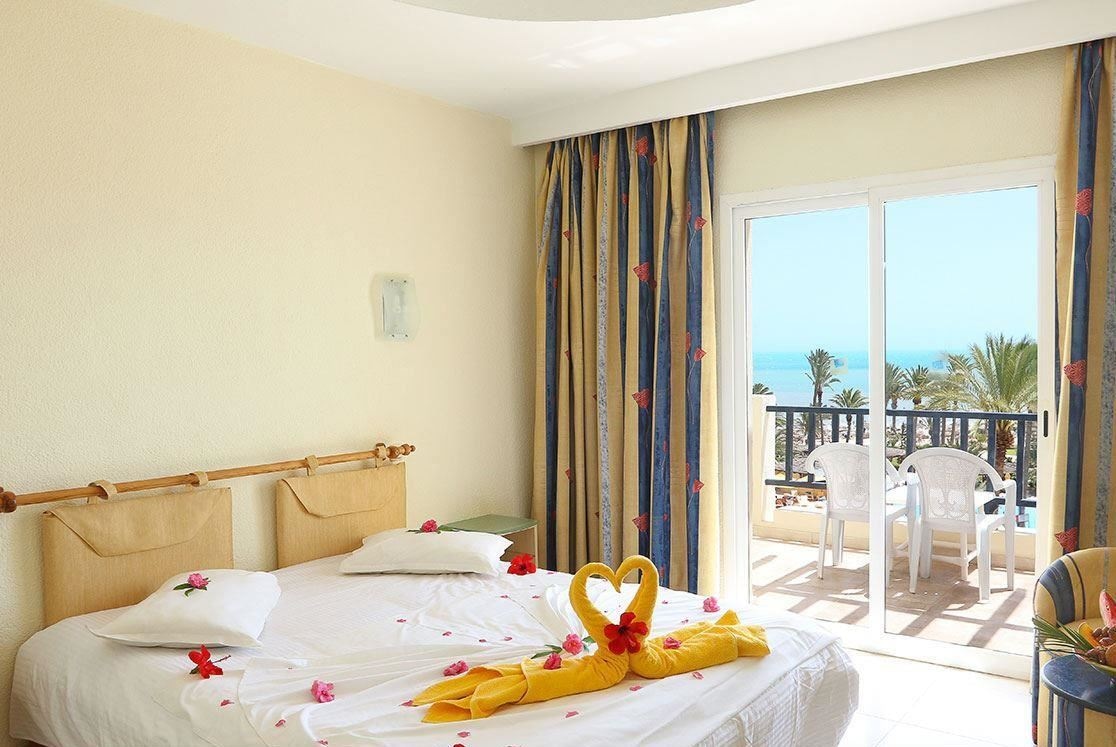 rooms-double-standard-room-seaview