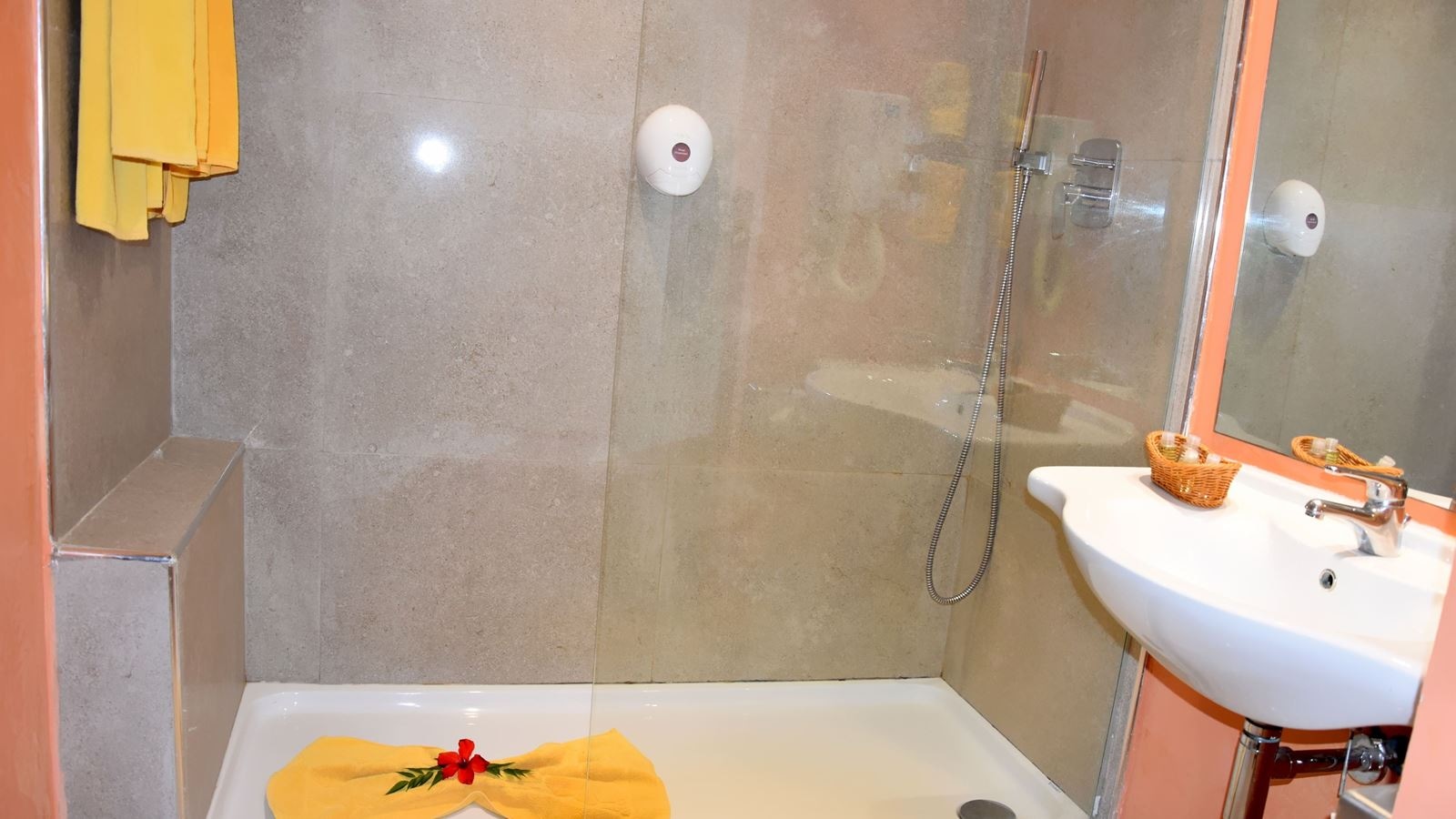 rooms-double-superior-room