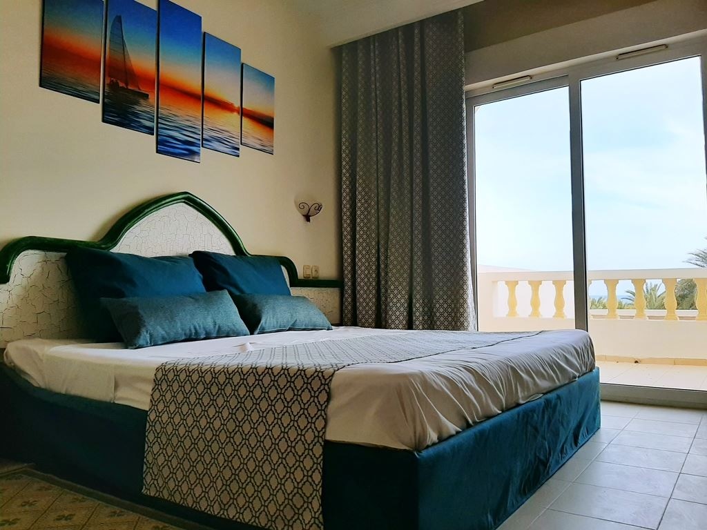 rooms-standard-room-sea-view-with-balcon