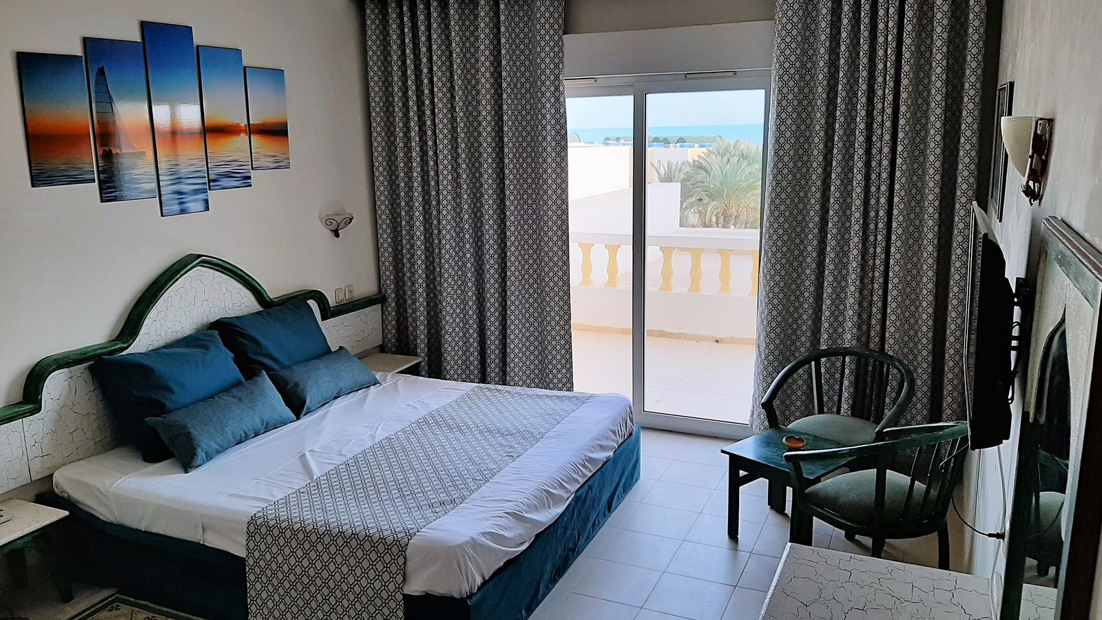 rooms-standard-room-sea-view-with-balcon