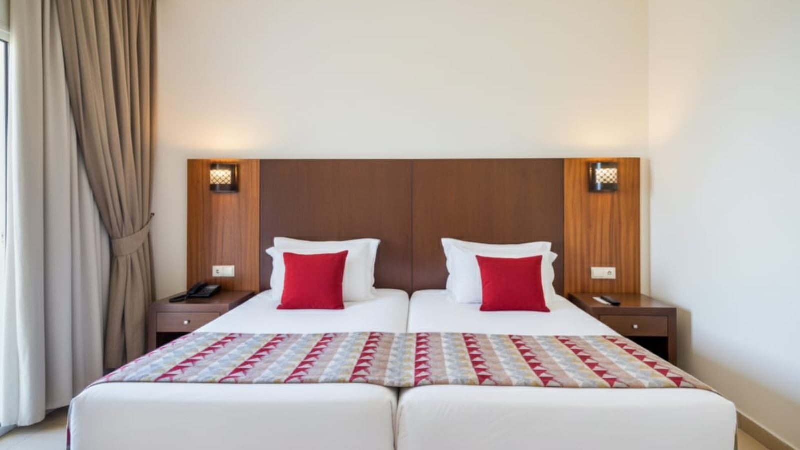 rooms-single-wchild-standard-room-gardenview