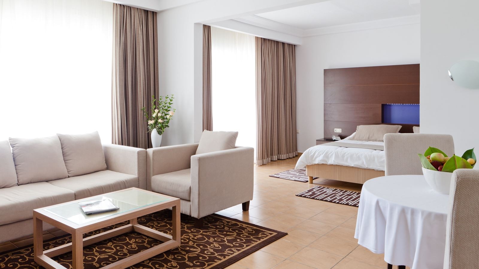 rooms-suite-junior-with-balcony-or-terrace